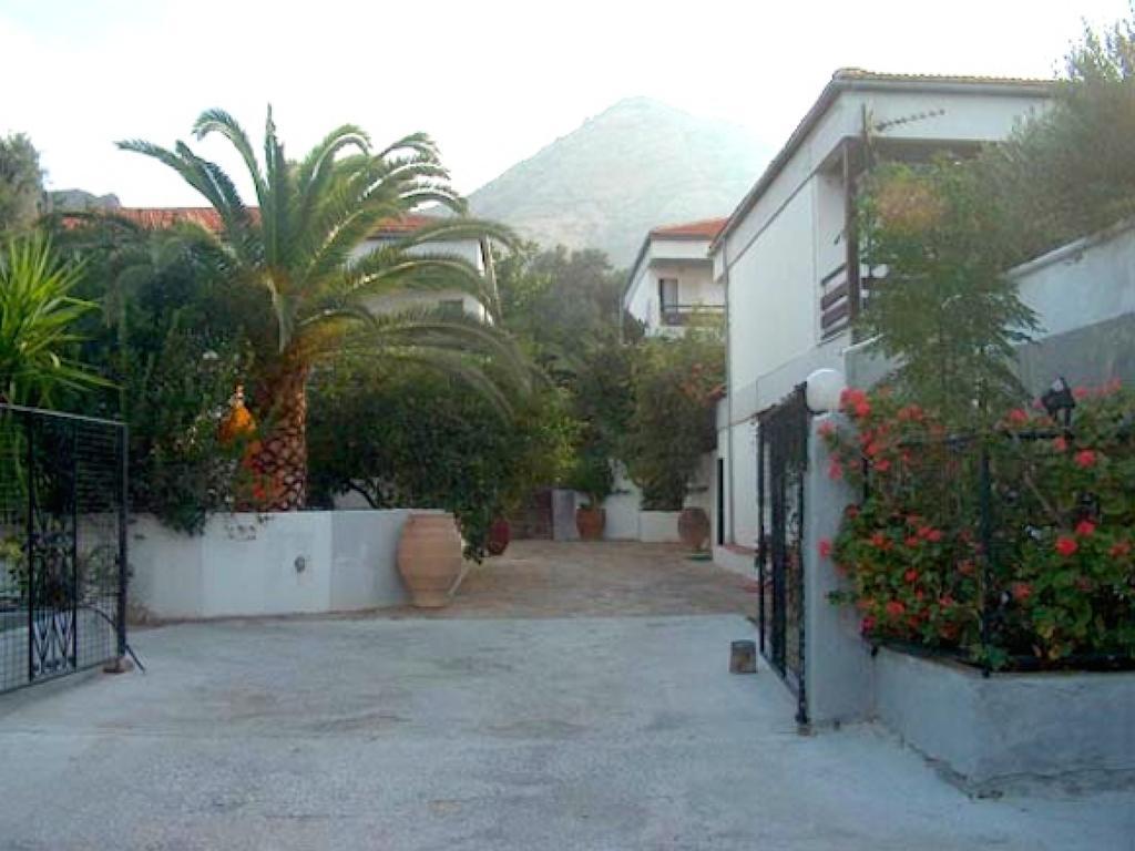 Sunningdale Hotel Agia Galini Buitenkant foto